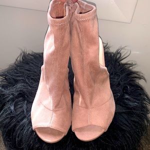Baby pink chunky heel booties 💕